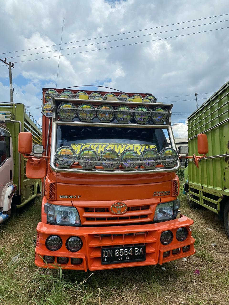 Pengangkutan alat berat oleh transporter Kalimantan Timur PT Harum Jaya Karsa